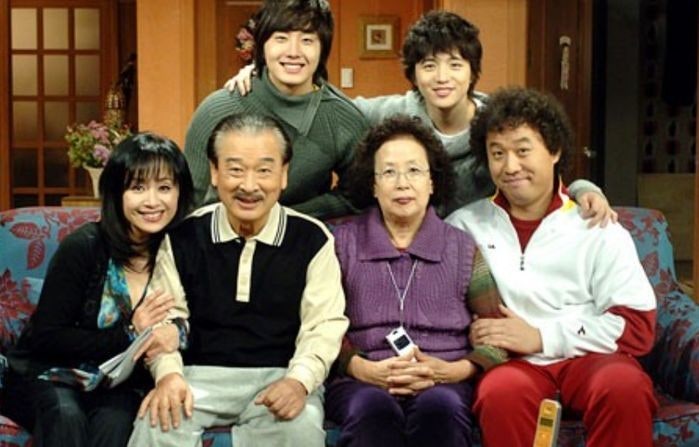 Unstoppable High Kick / A Family Portrait That Marked the Golden Age of ...